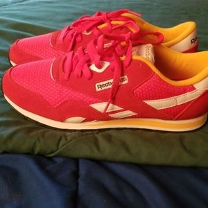 Women Reebok Hello Red White Sneakers